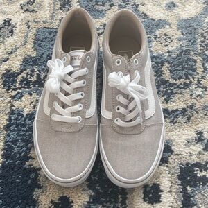 Women’s Vans BRAND NEW size 9